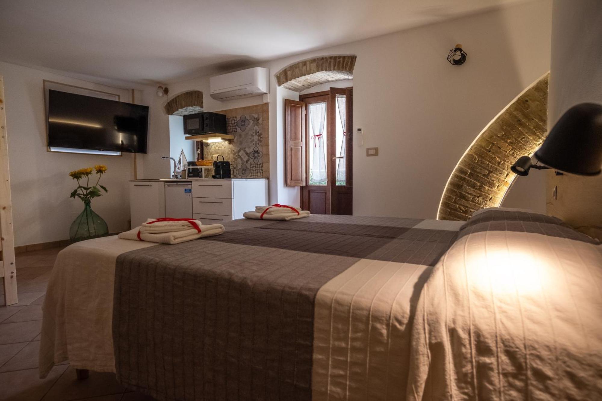 B&B La Suite Μιλάτσο Εξωτερικό φωτογραφία